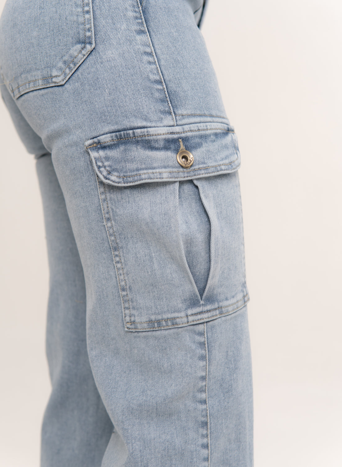 Women's Mid Rise Cargo Jeans Light Blue