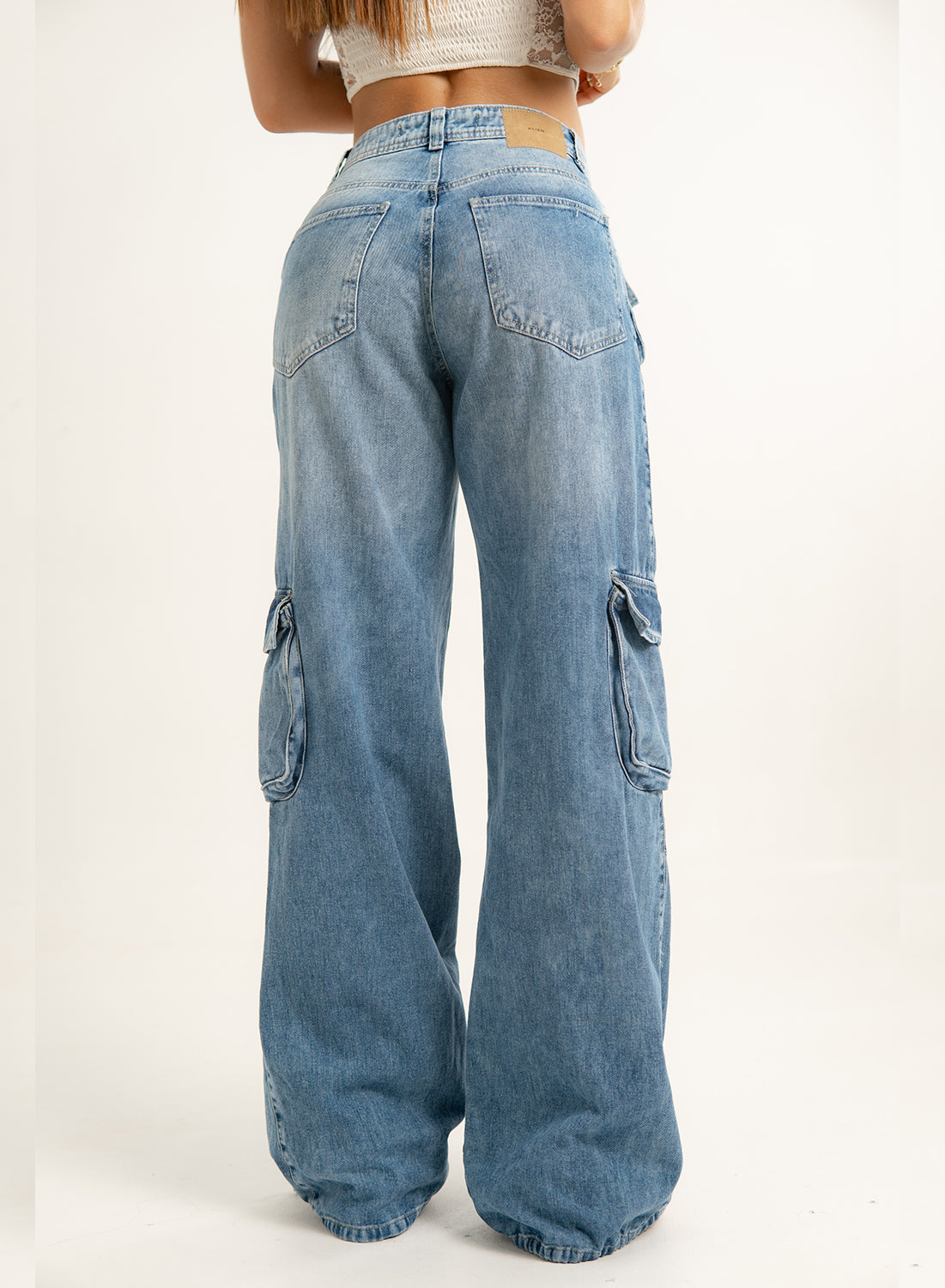 LOW RISE CARGO JEANS