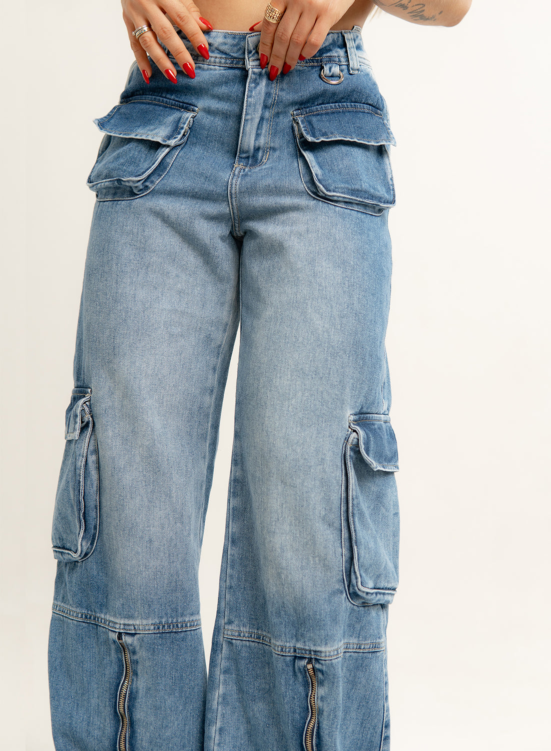 LOW RISE CARGO JEANS