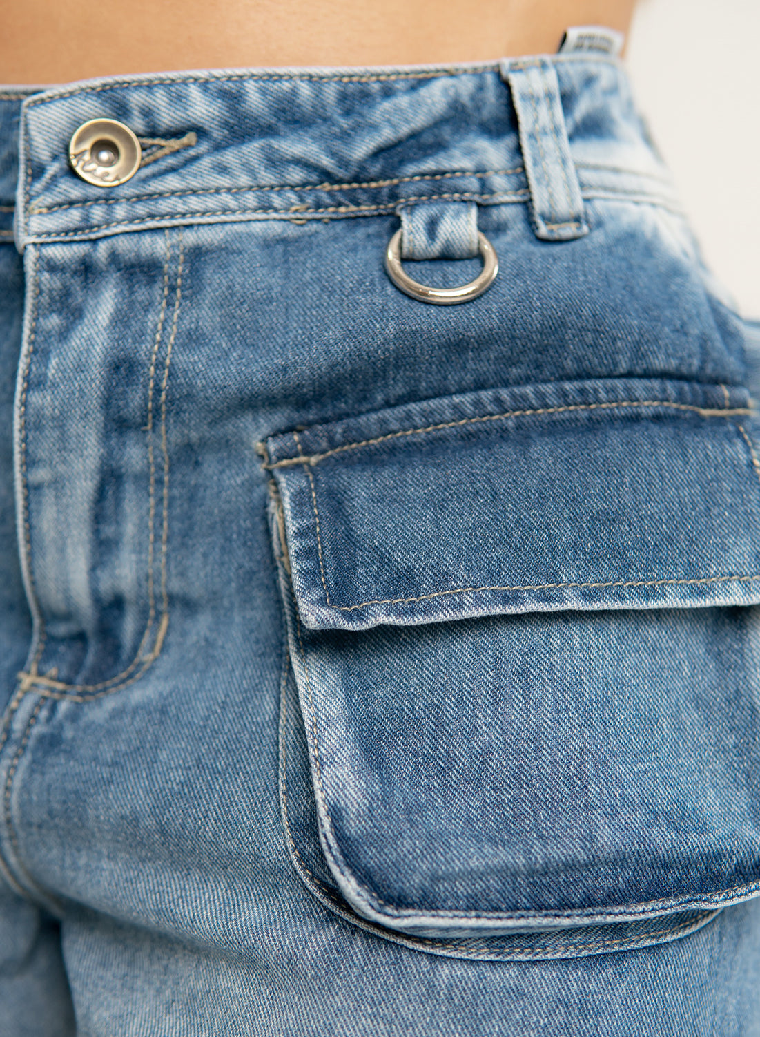 LOW RISE CARGO JEANS