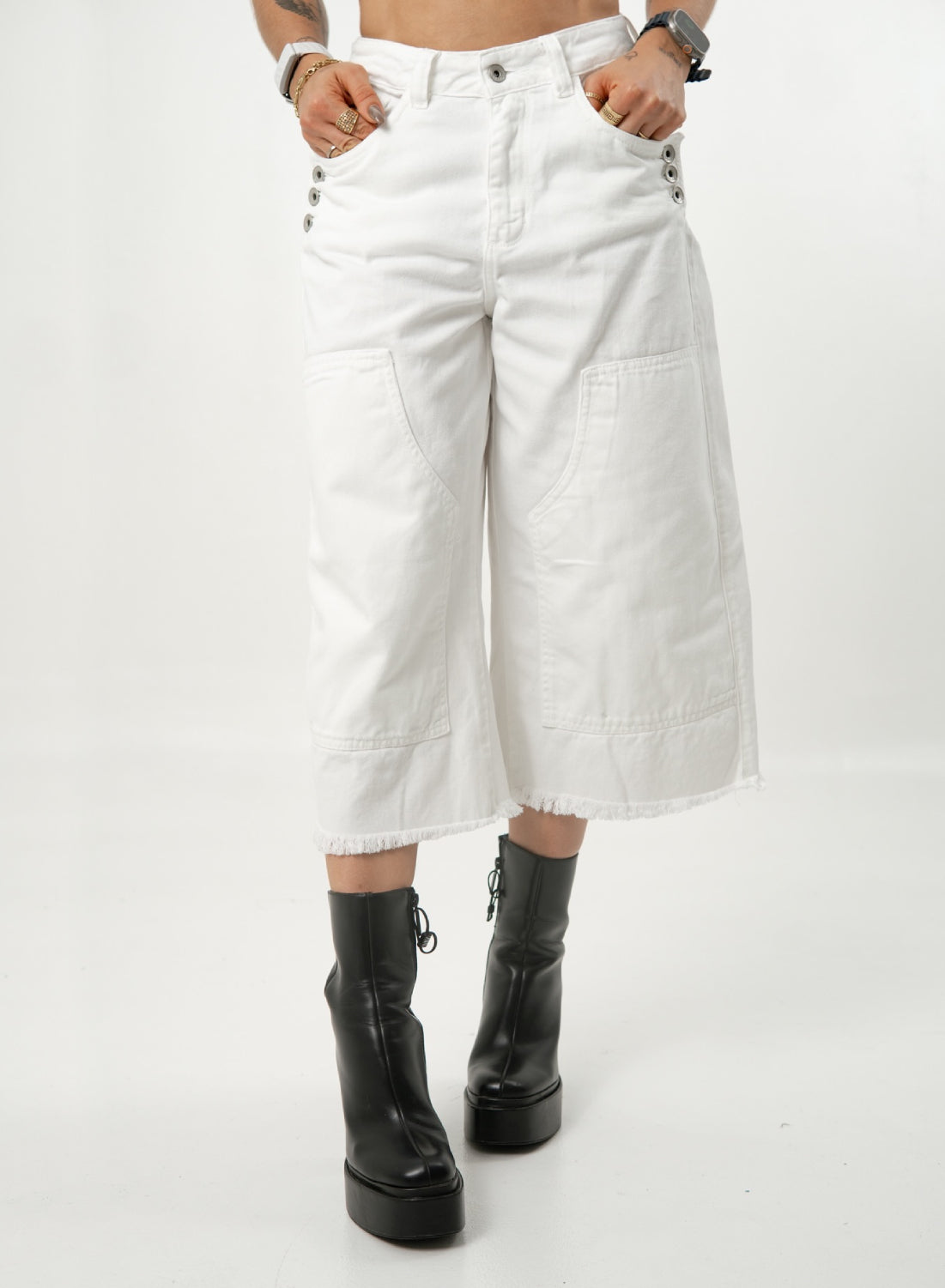 Women's Extra Long Low Rise White Alie Jeans Jorts