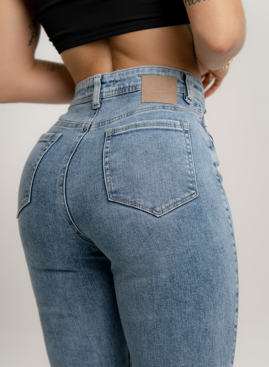 Clover 1 - Women's Mid Rise Mom Straight Jeans