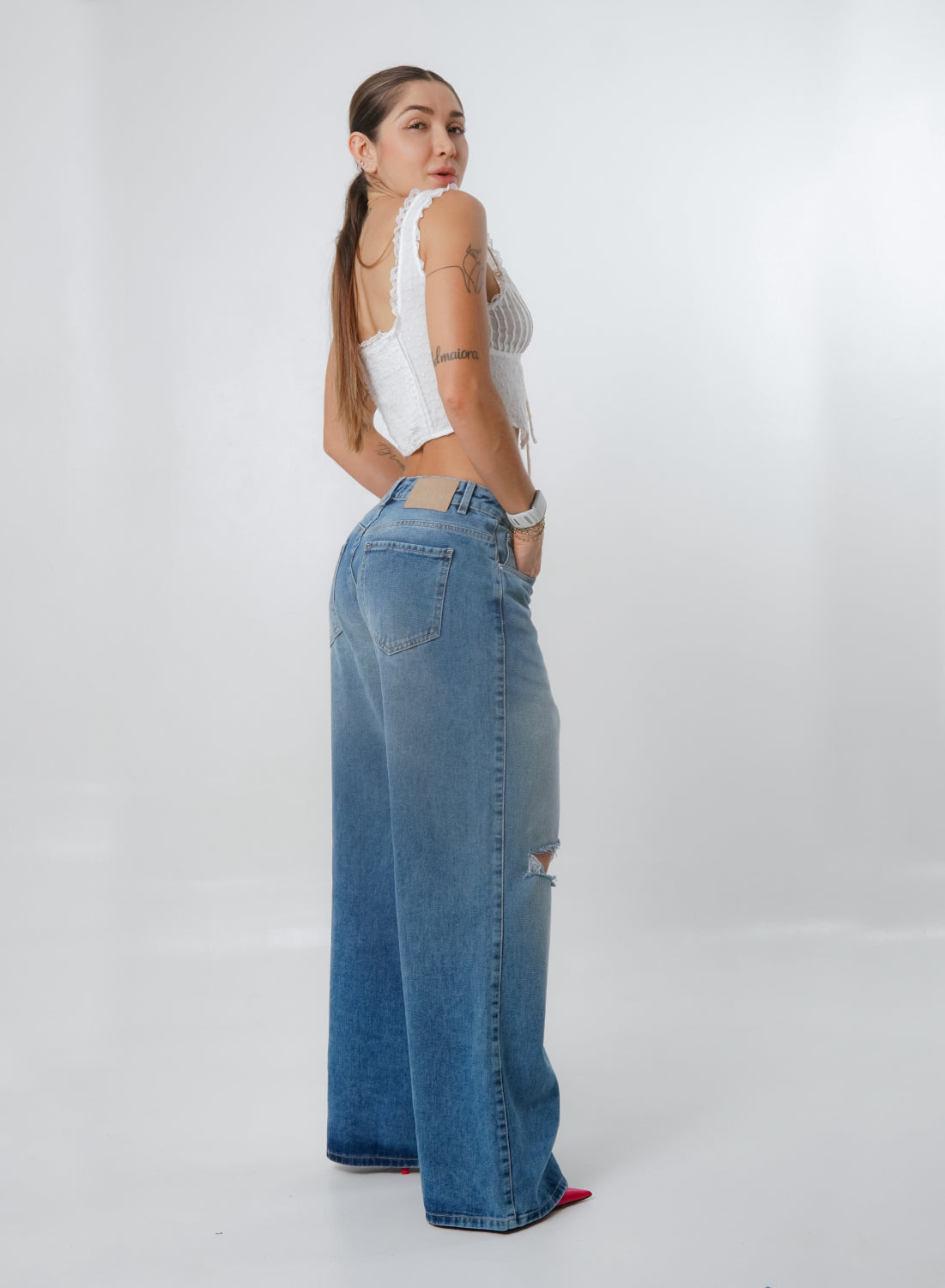 WIDE LEG RIPPED BLUE JEANS