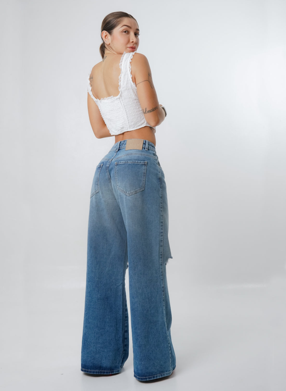 WIDE LEG RIPPED BLUE JEANS