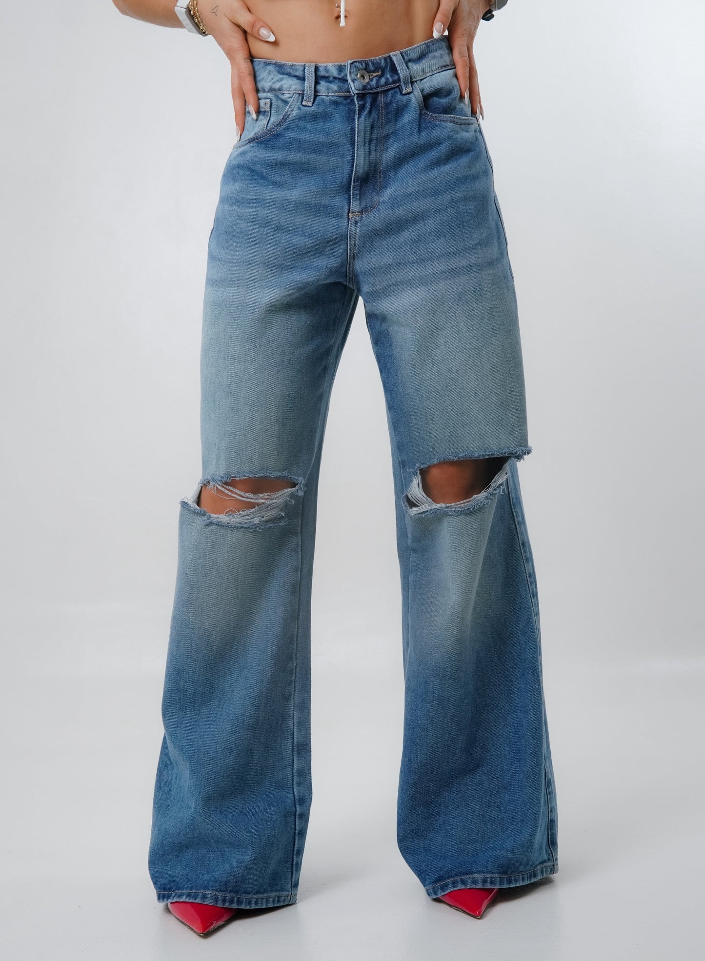WIDE LEG RIPPED BLUE JEANS