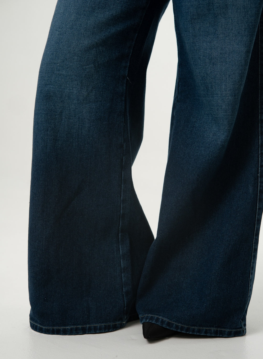 Women's Low Rise Wide Leg Jeans