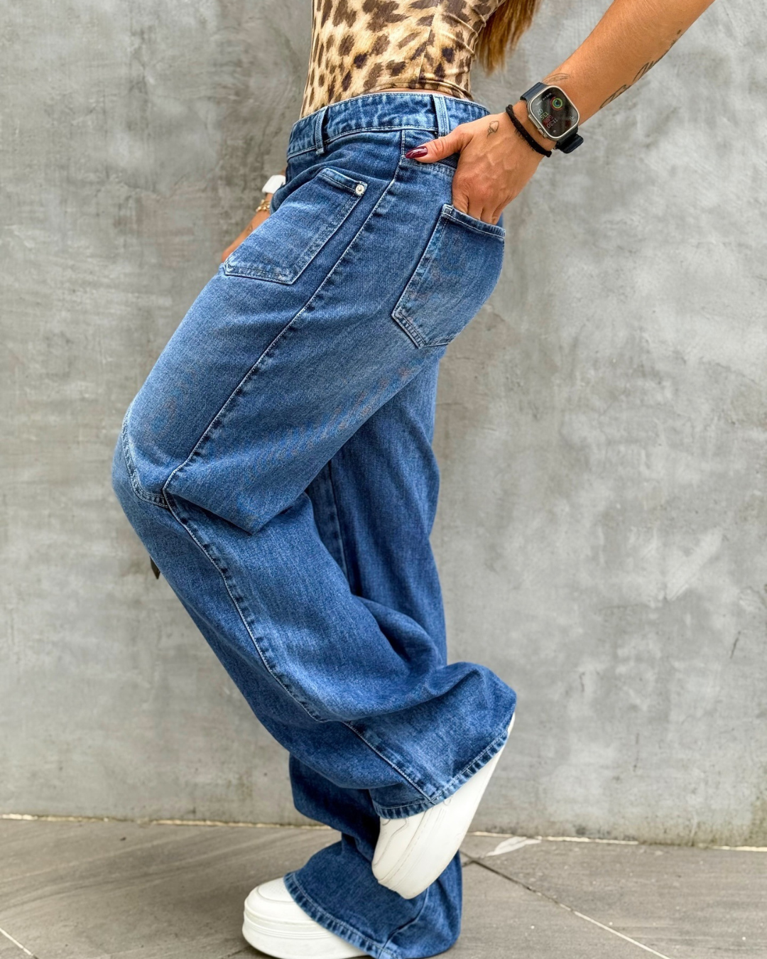 MID BLUE ALIEN BARREL JEANS