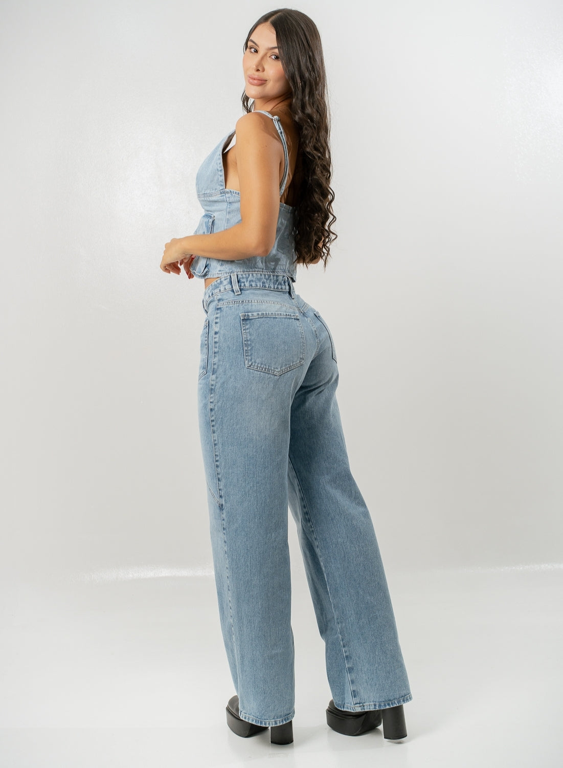 Women's Low Rise Barrel Jeans light blue