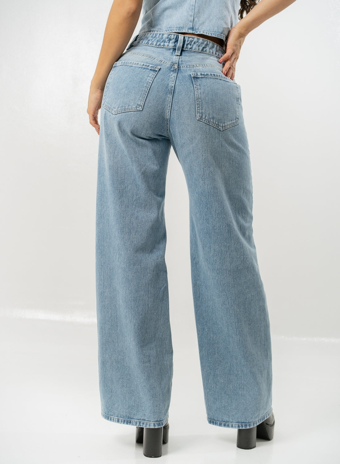 Women's Low Rise Barrel Jeans light blue