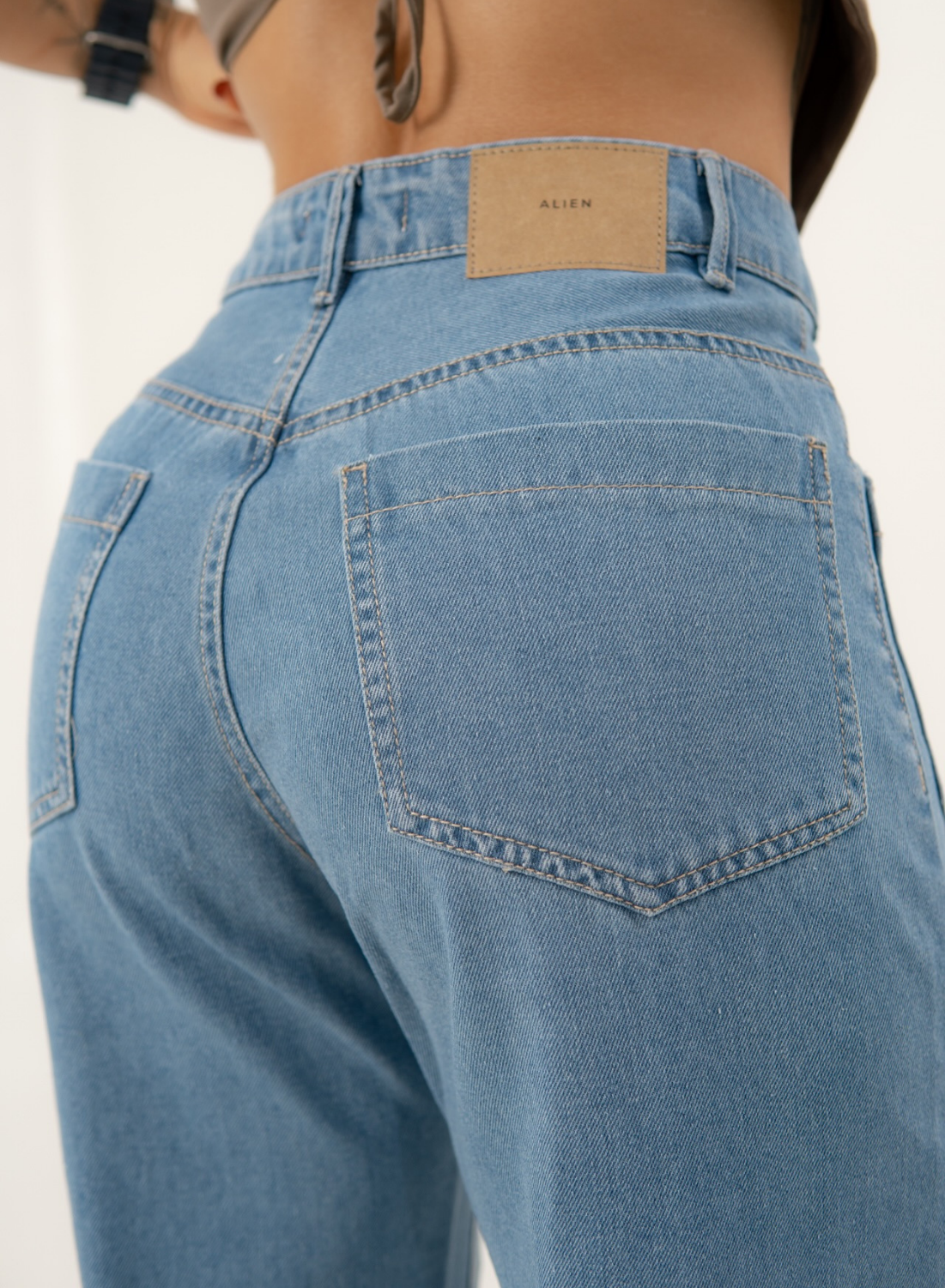 Women's Blue High Rise Straight Cropped Alien Jeans