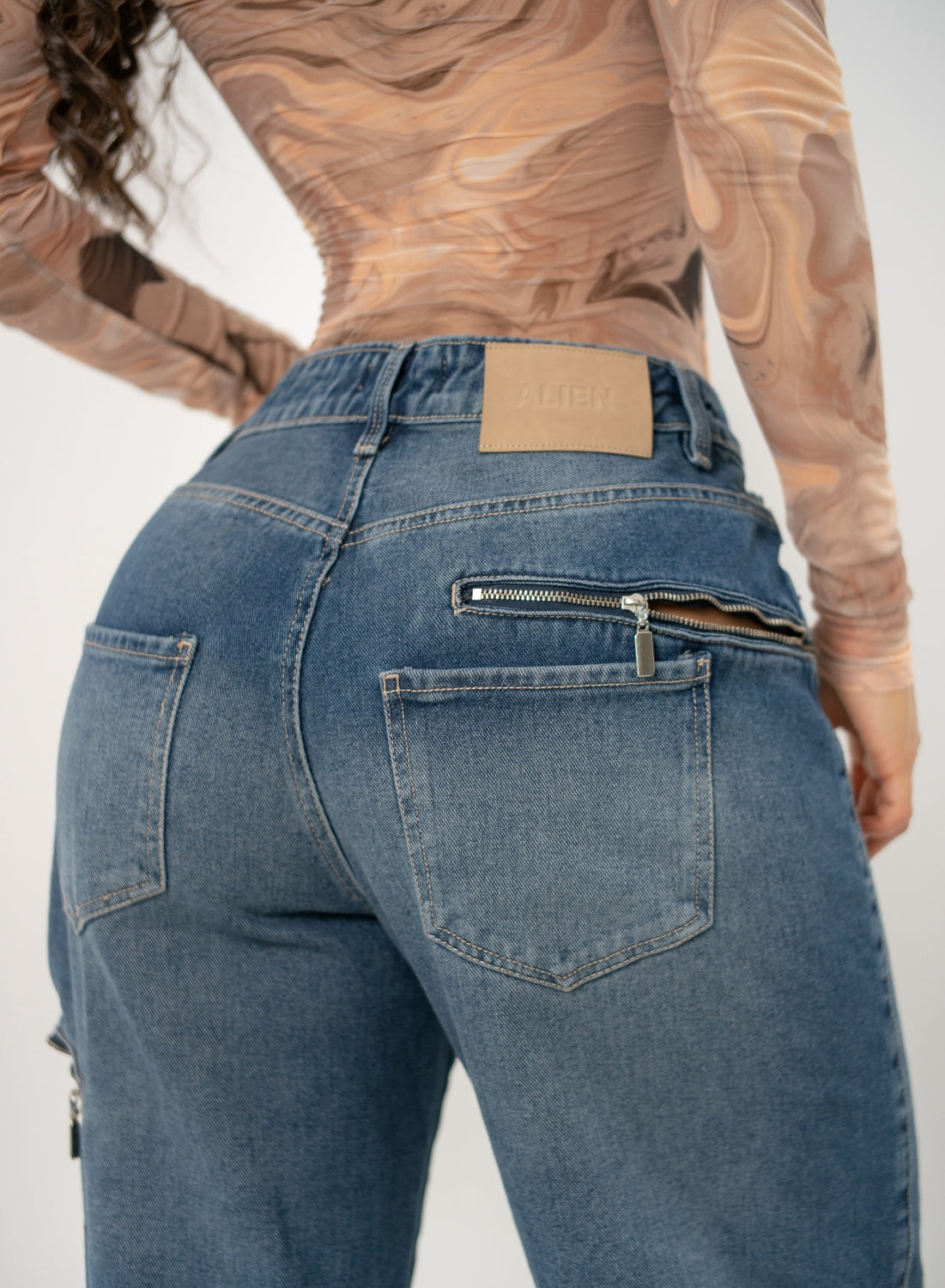 Women's Mid Waist Baggy Alien  Jeans