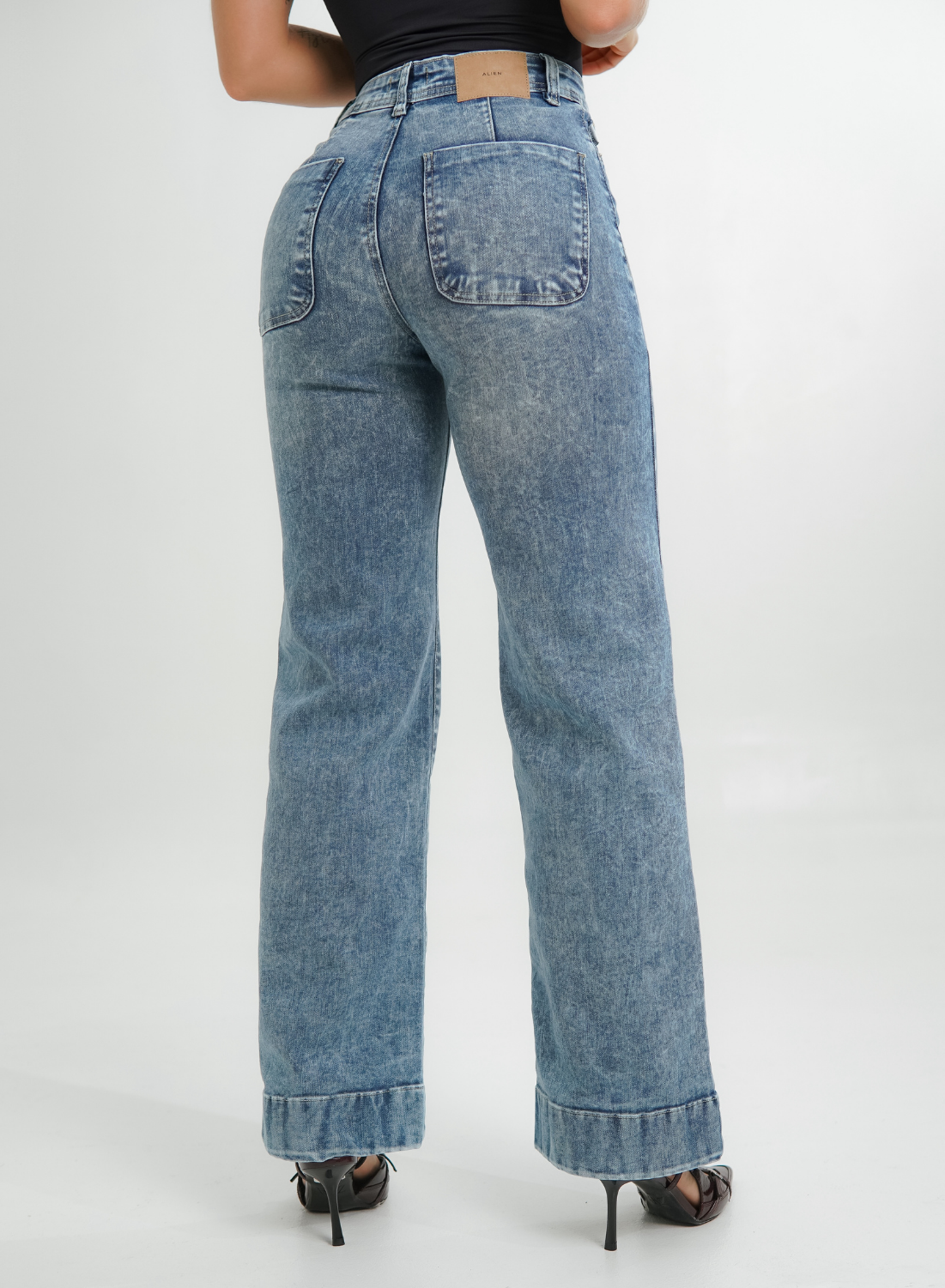 Women's High Rise Classic Mom Flare Jeans