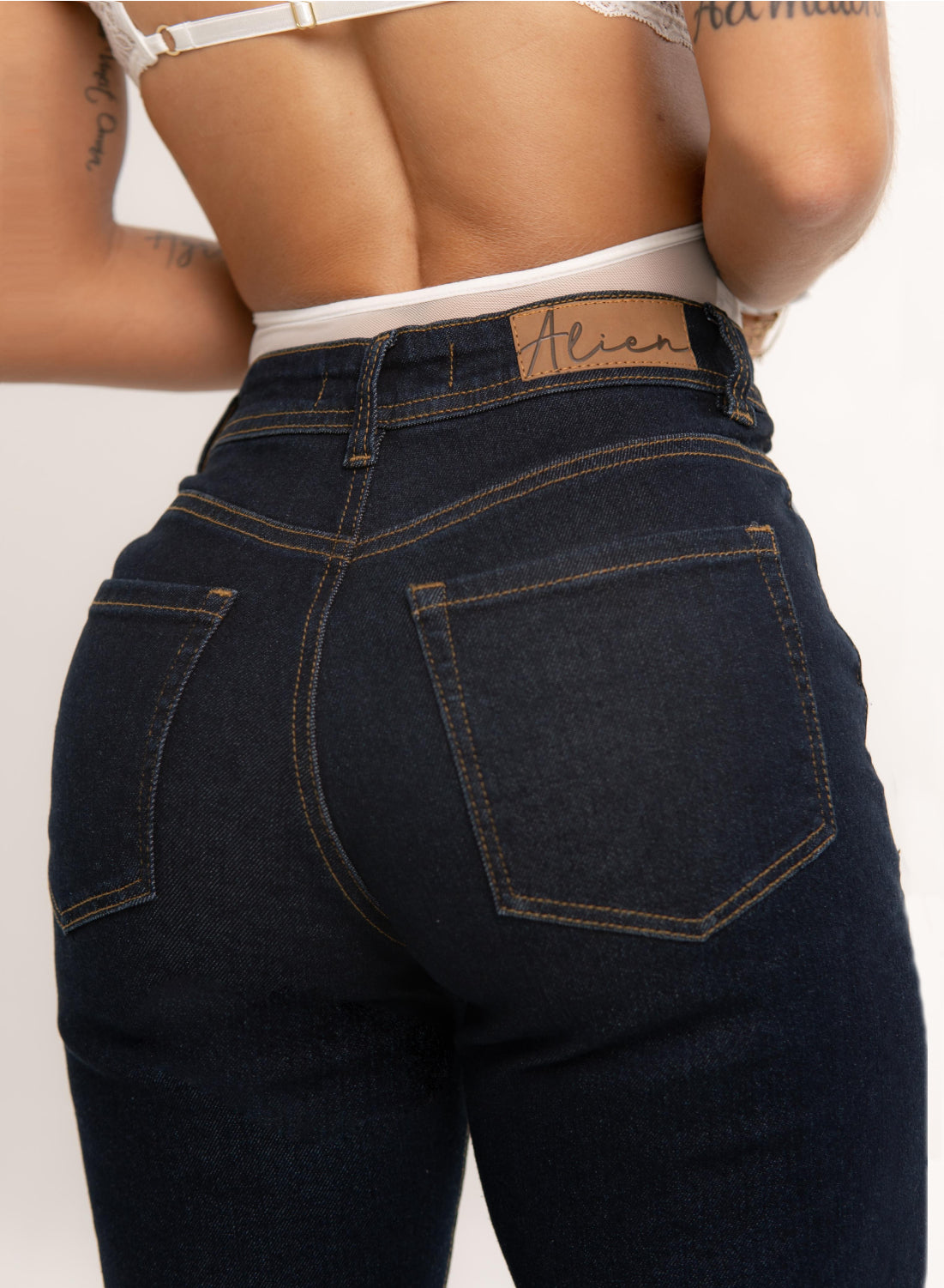 Women's Classic Mid Rise Mom Jeans