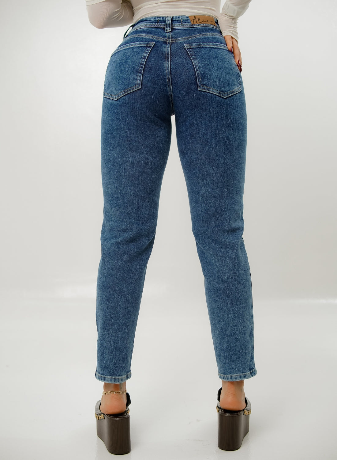 Women's Classic Mid Rise Mom Jeans
