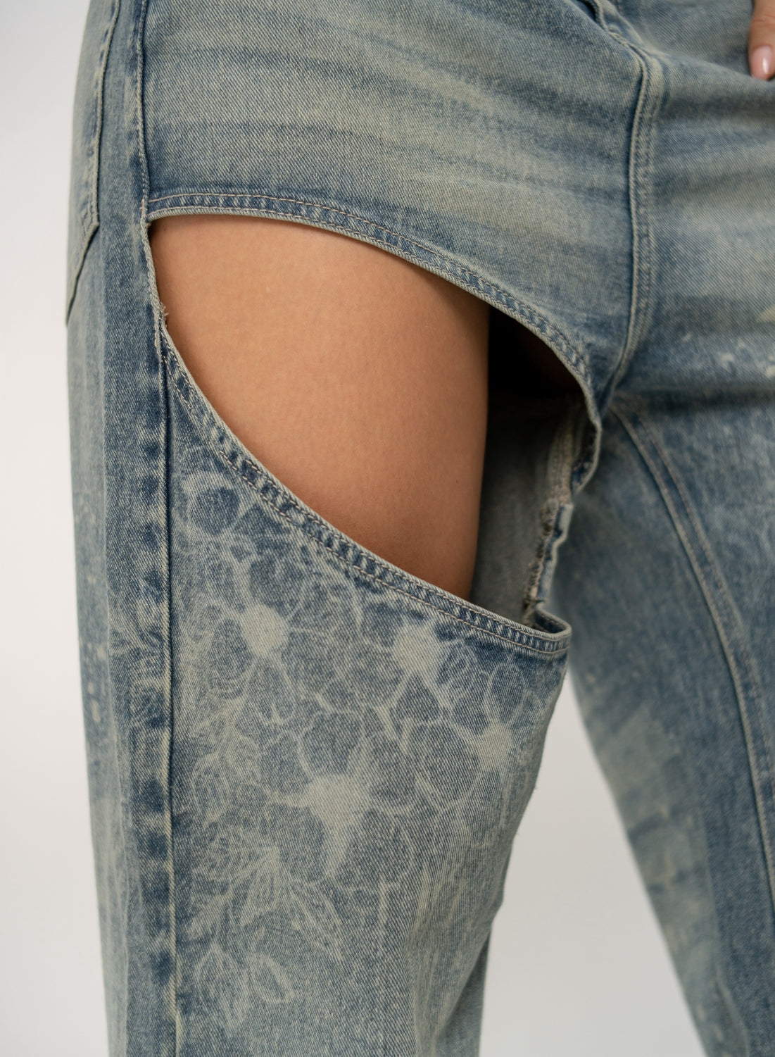 Women's Low Rise Barrel ALIEN Jeans