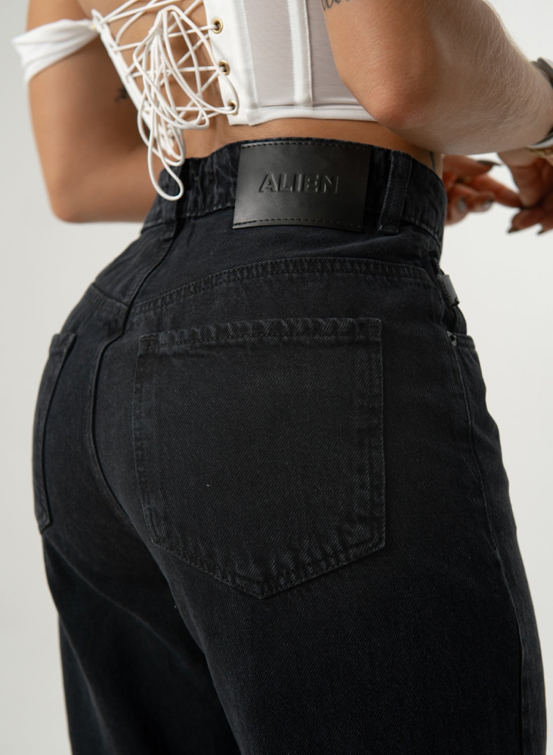Women's Mid Waist Straight ALIEN Black Jeans