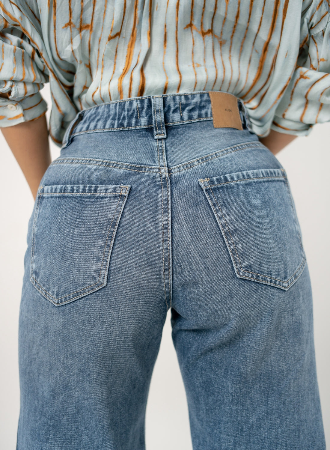 Women's Mid Rise Straight Jeans
