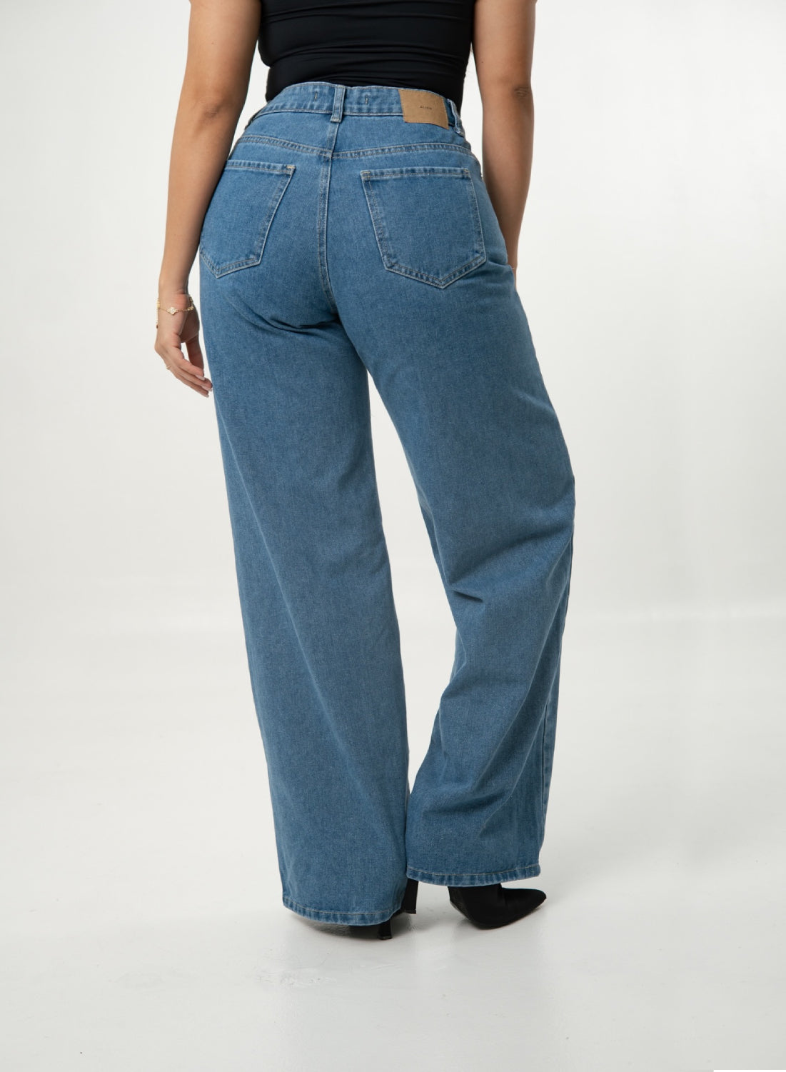 Women's Mid Rise Straight Jeans