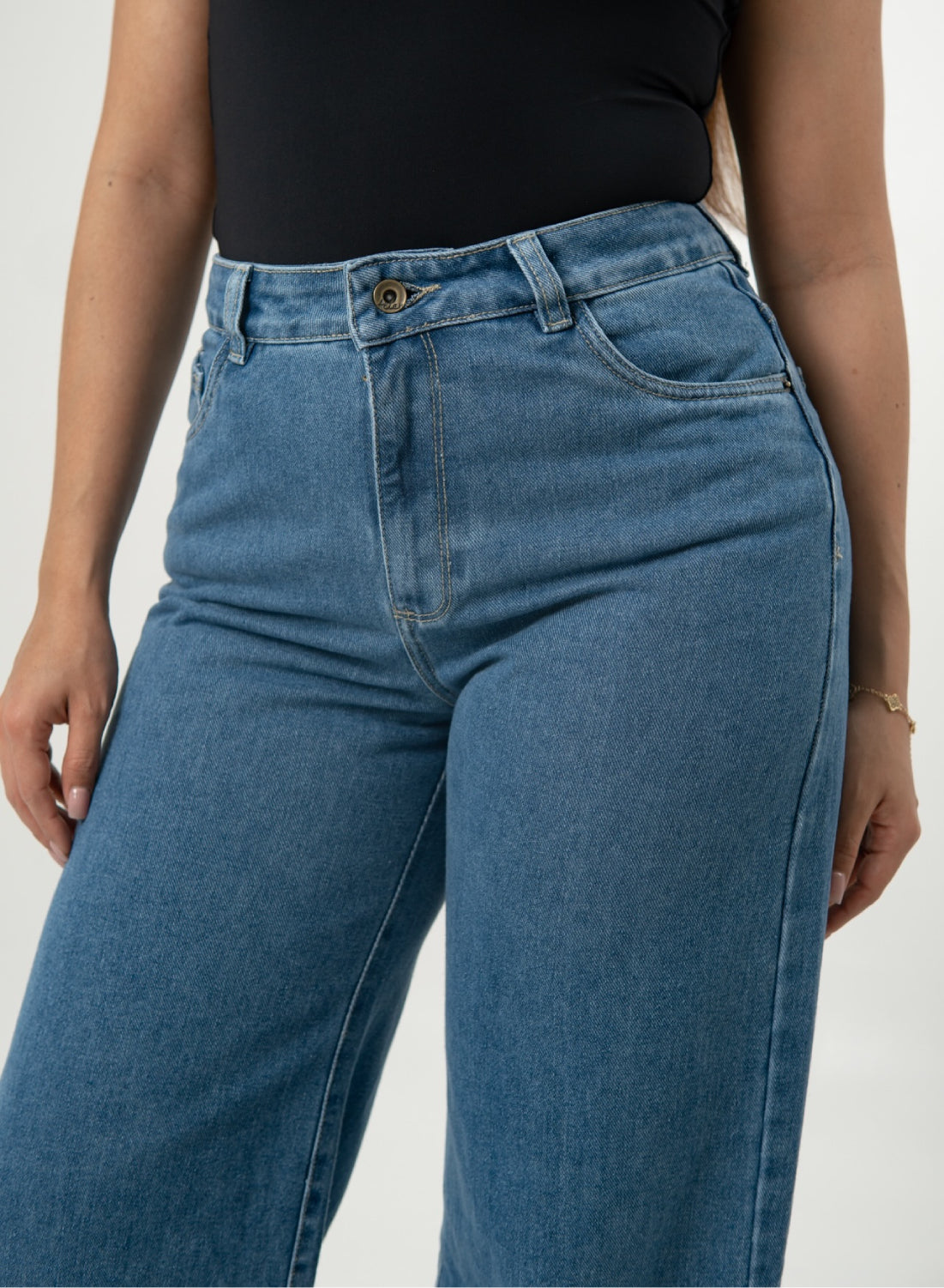 Women's Mid Rise Straight Jeans