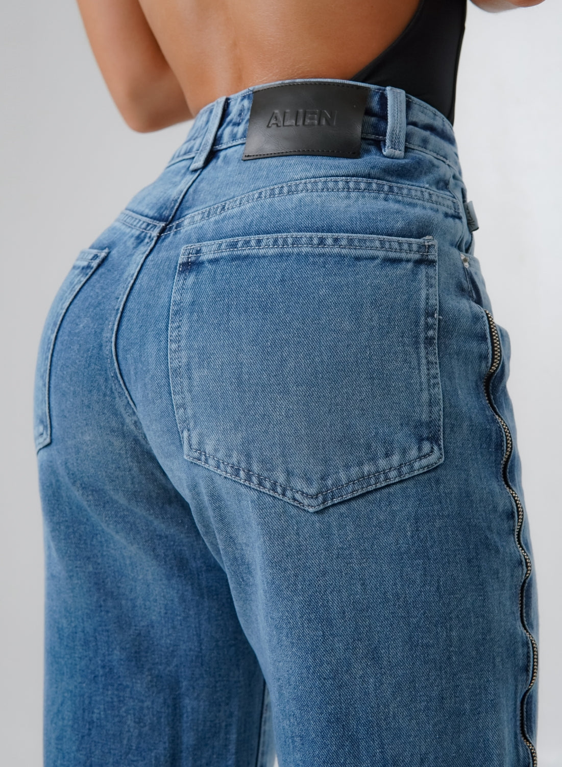 Women's Mid Rise Straight Jeans Zipper sides