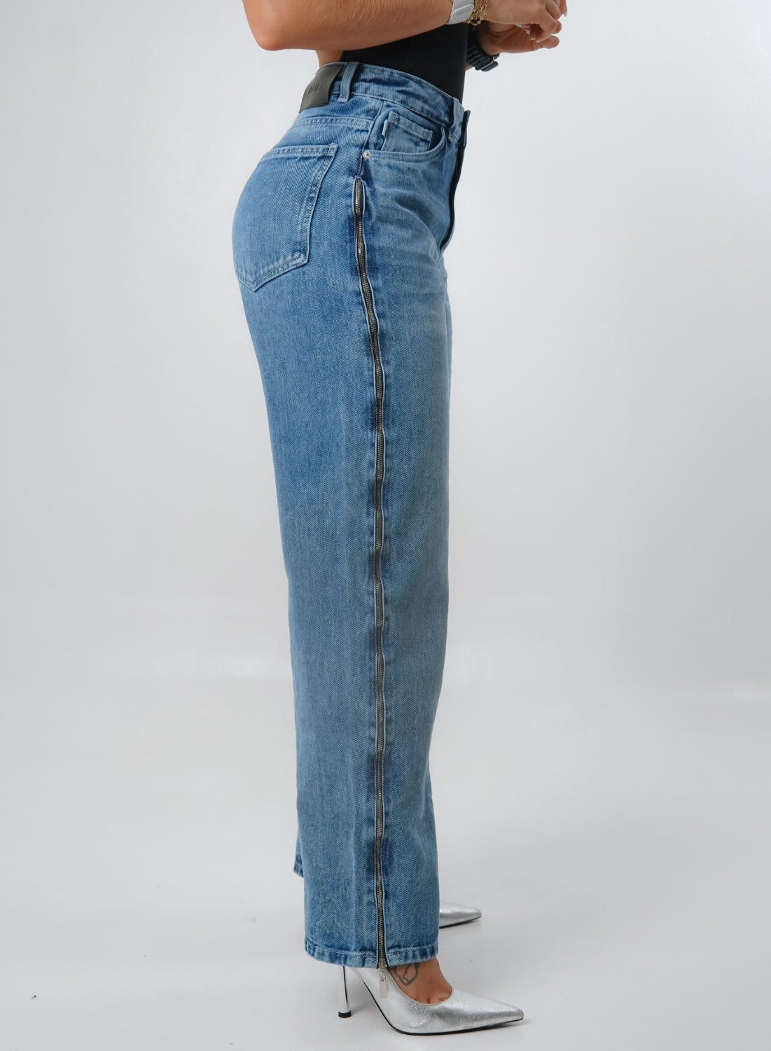 Women's Mid Rise Straight Jeans Zipper sides