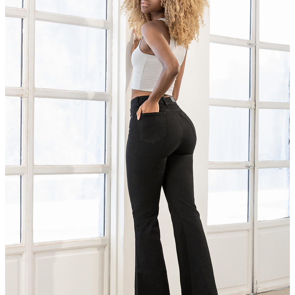 BLACK BOOTCUT JEANS