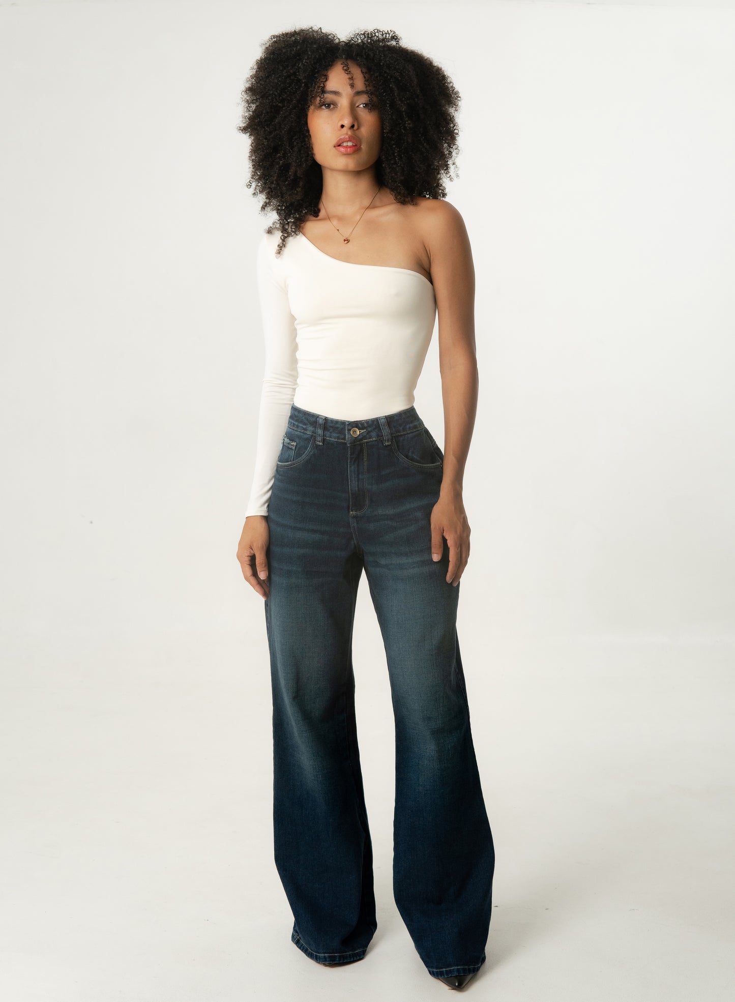 Women's Low Rise Wide Leg Jeans bum look bigger