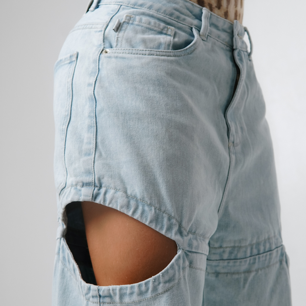 
                      
                        Women's Low Waist Barrel Jeans
                      
                    