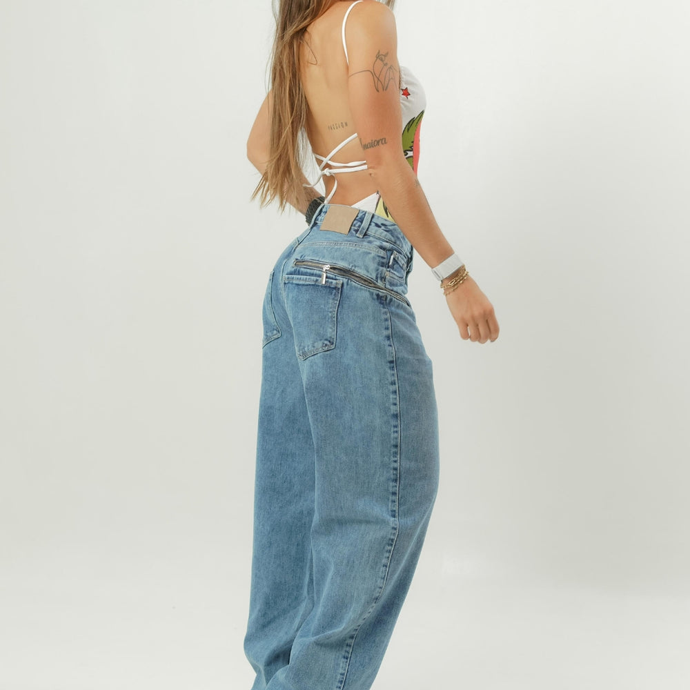 
                      
                        Loki 4 - Women's Mid Waist Baggy Jeans
                      
                    