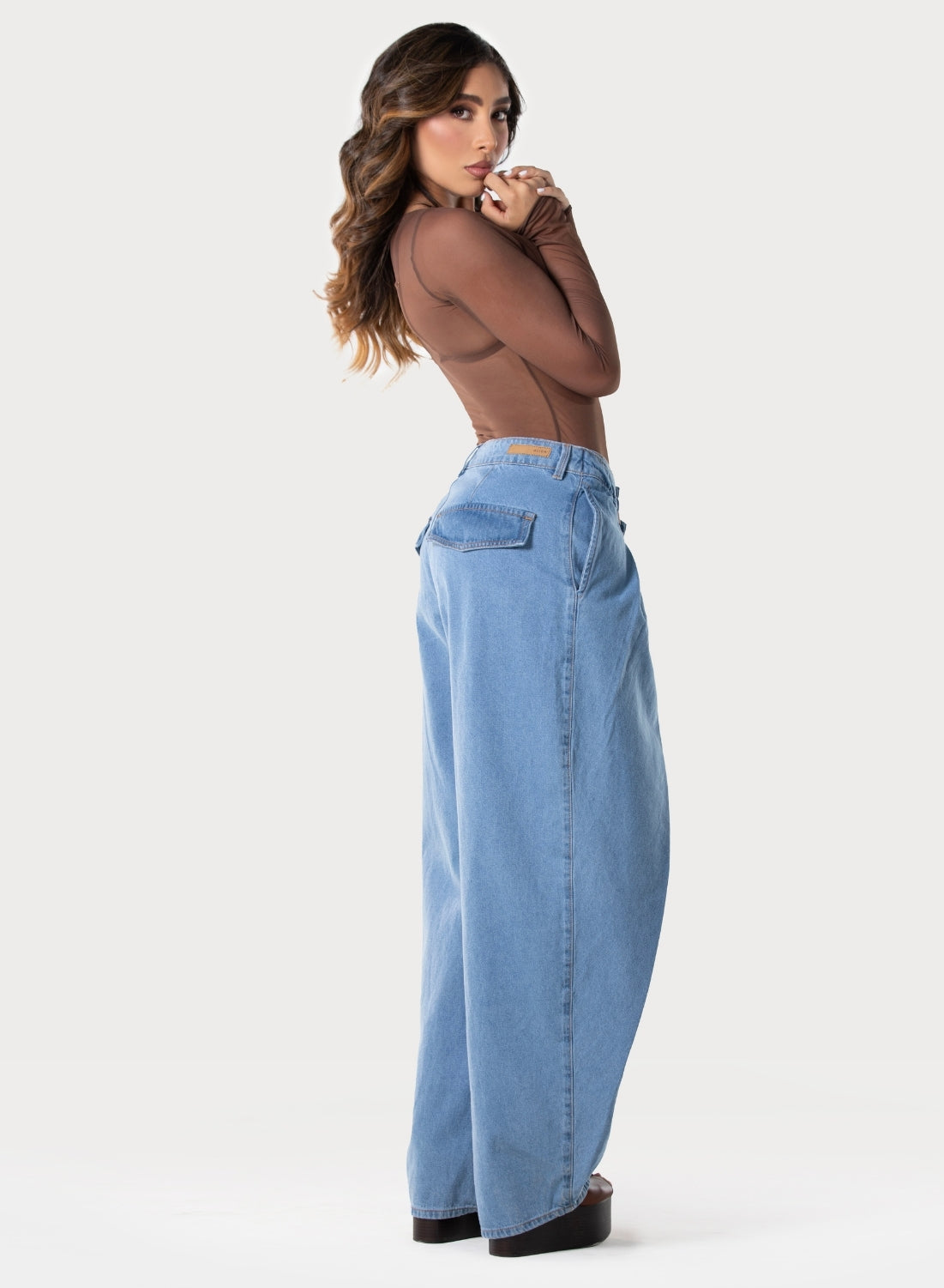 Women's Mid Rise Tailored  Baggy Alien Jeans Colombia  light blue