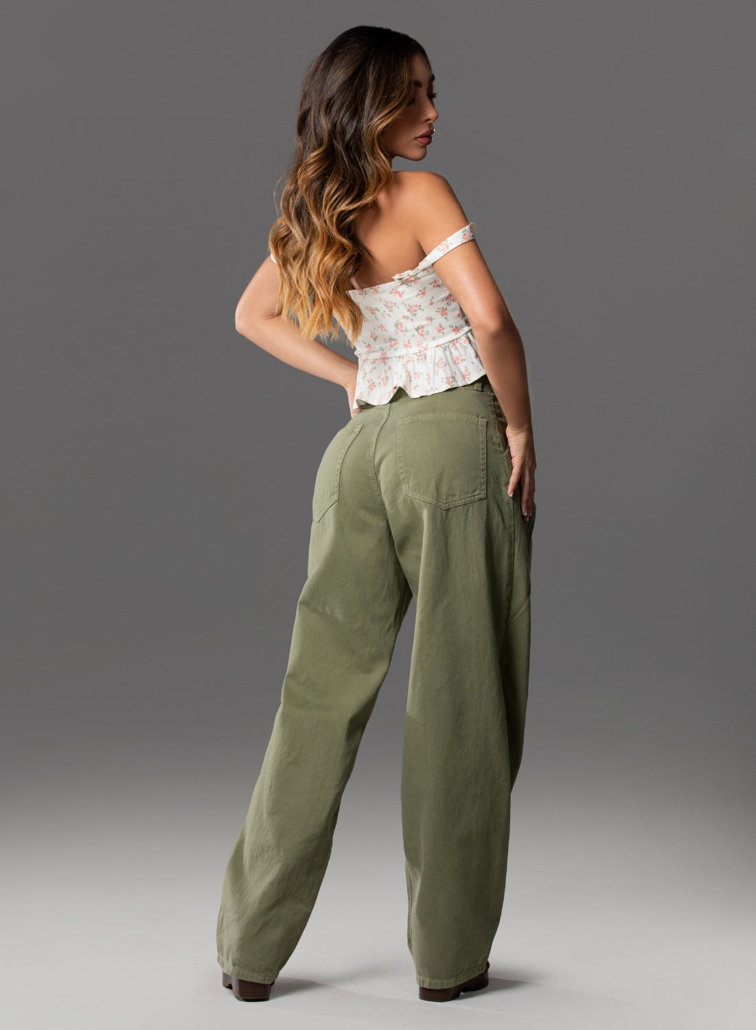 Pistachio - Women's Mid Rise Tailored - Baggy Jeans alien colombia summer