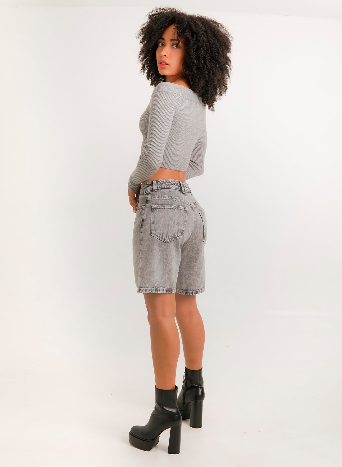 Women's Mid Rise Cargo Jorts