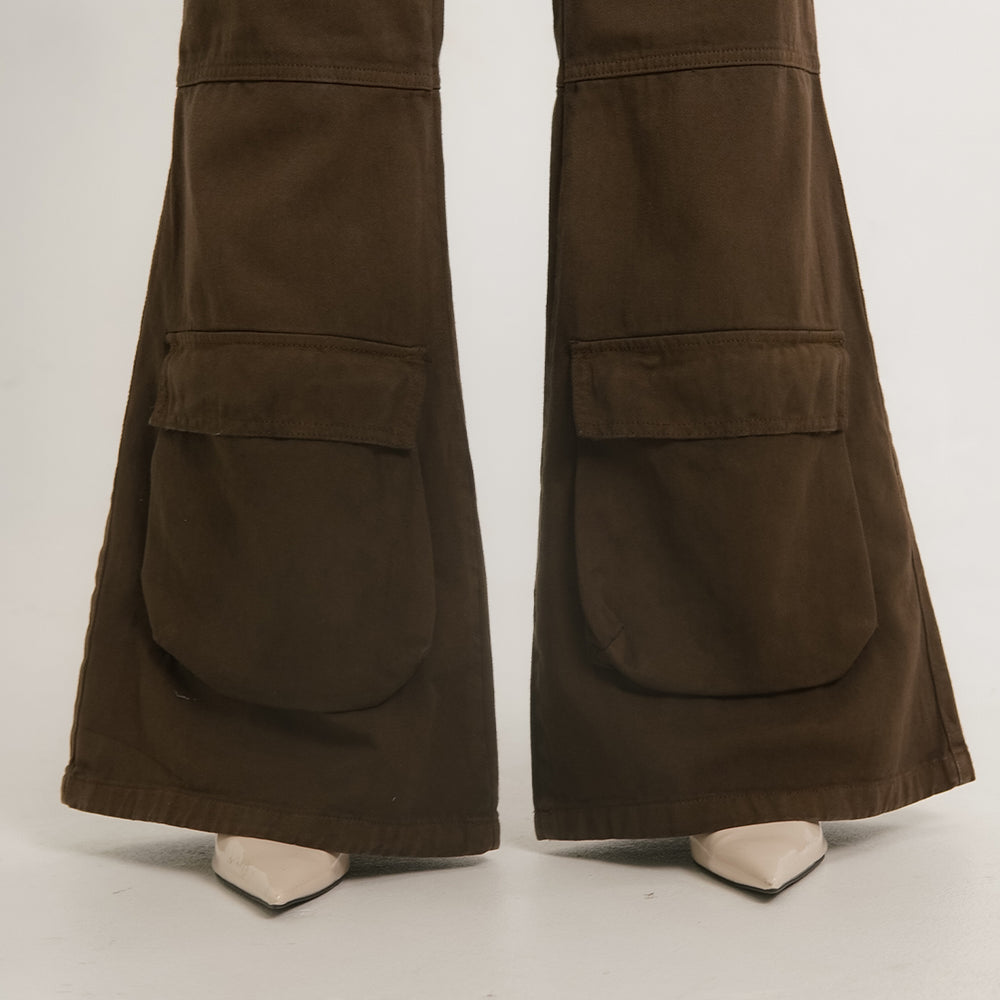 
                      
                        Women's Low Rise Cargo Jeans Chocolate
                      
                    