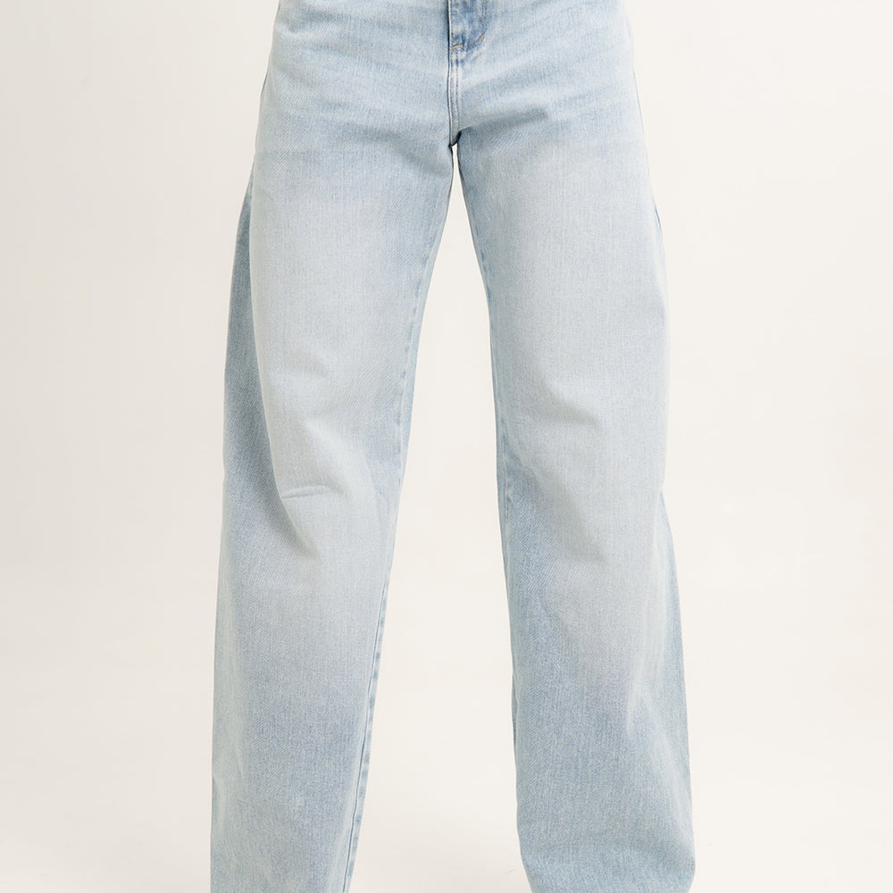 
                      
                        BALLOON JEANS
                      
                    