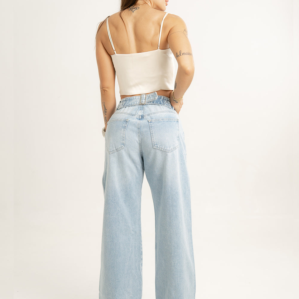 
                      
                        BALLOON JEANS
                      
                    