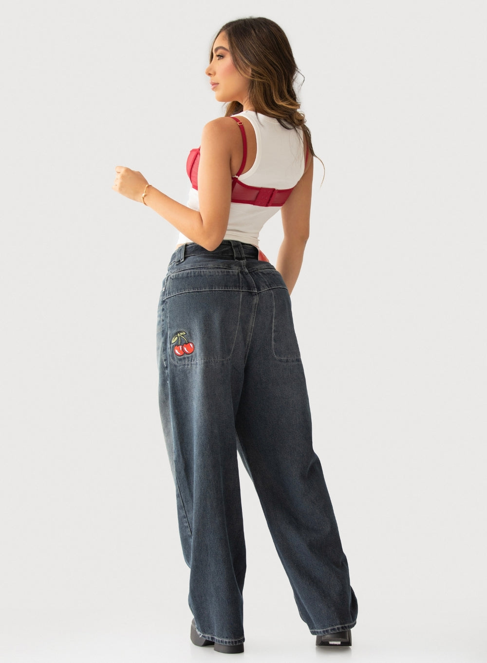 Alien Jenas Women's Low Waist Barrel Jeans