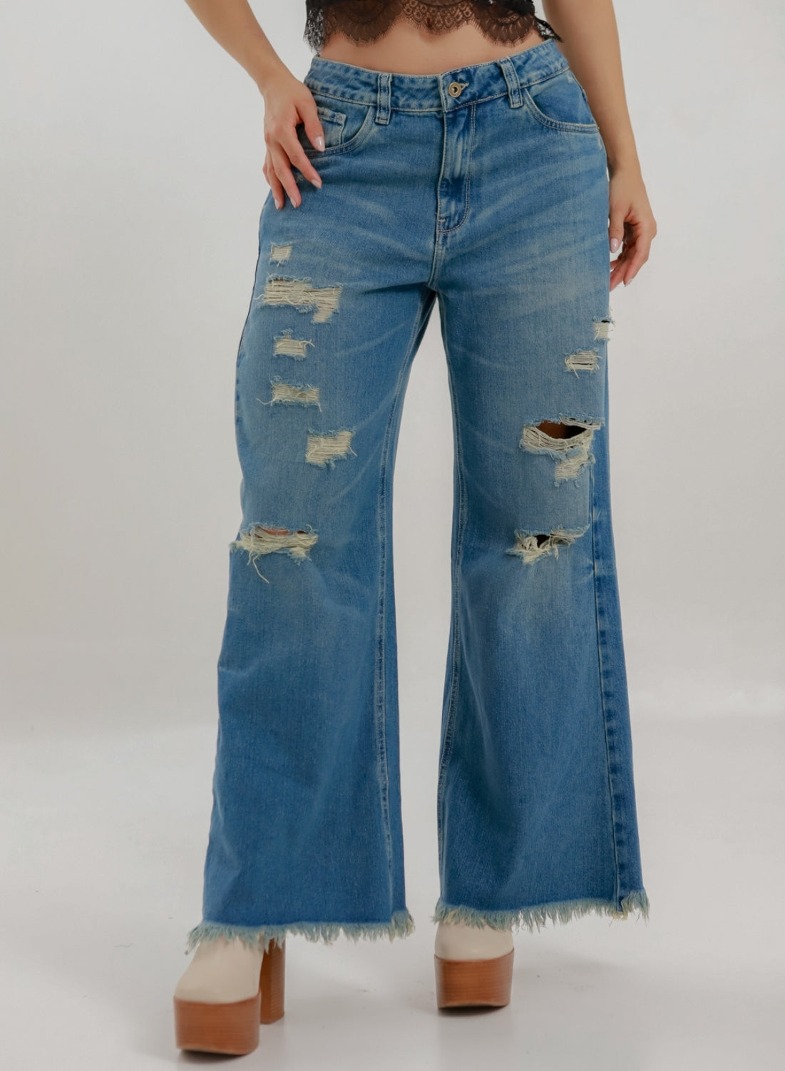 The low-rise cut and easy wide leg give You confortable fit ALIEN JEANS COLOMBIA