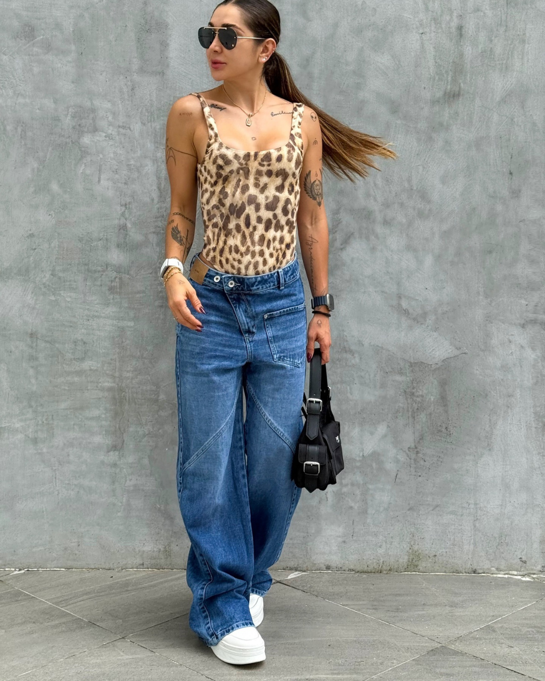 MID BLUE ALIEN BARREL JEANS