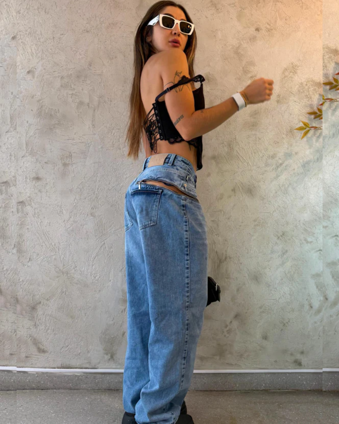 baggy blue mid rise alien jeans