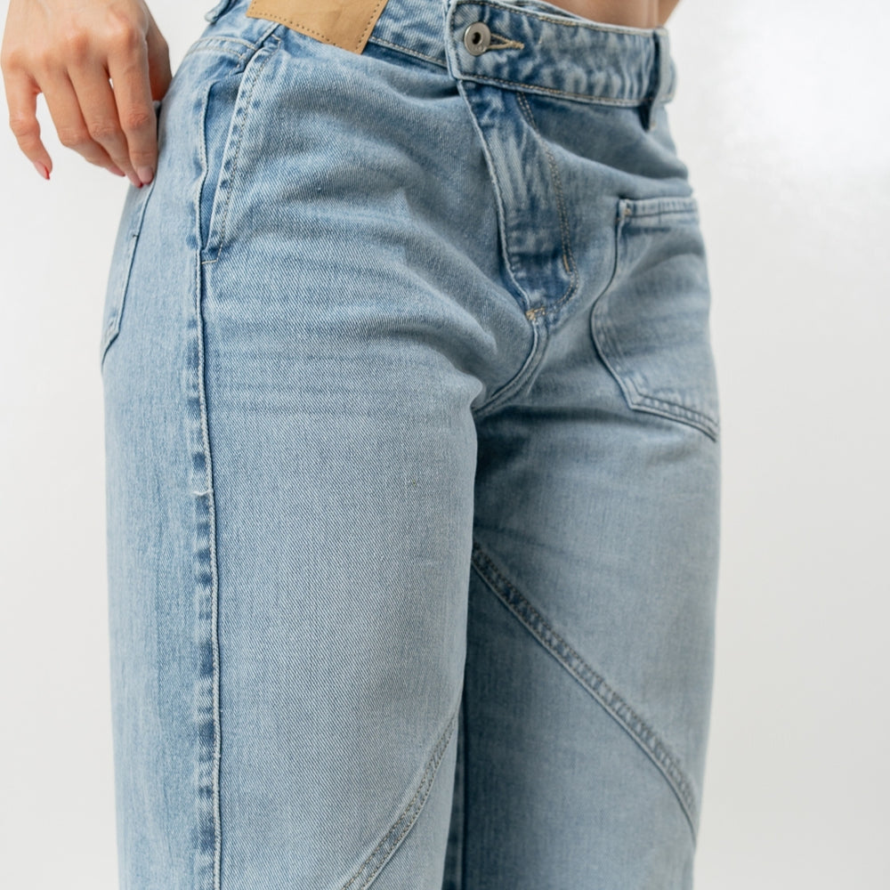 
                      
                        Women's Low Rise Barrel Jeans light blue
                      
                    
