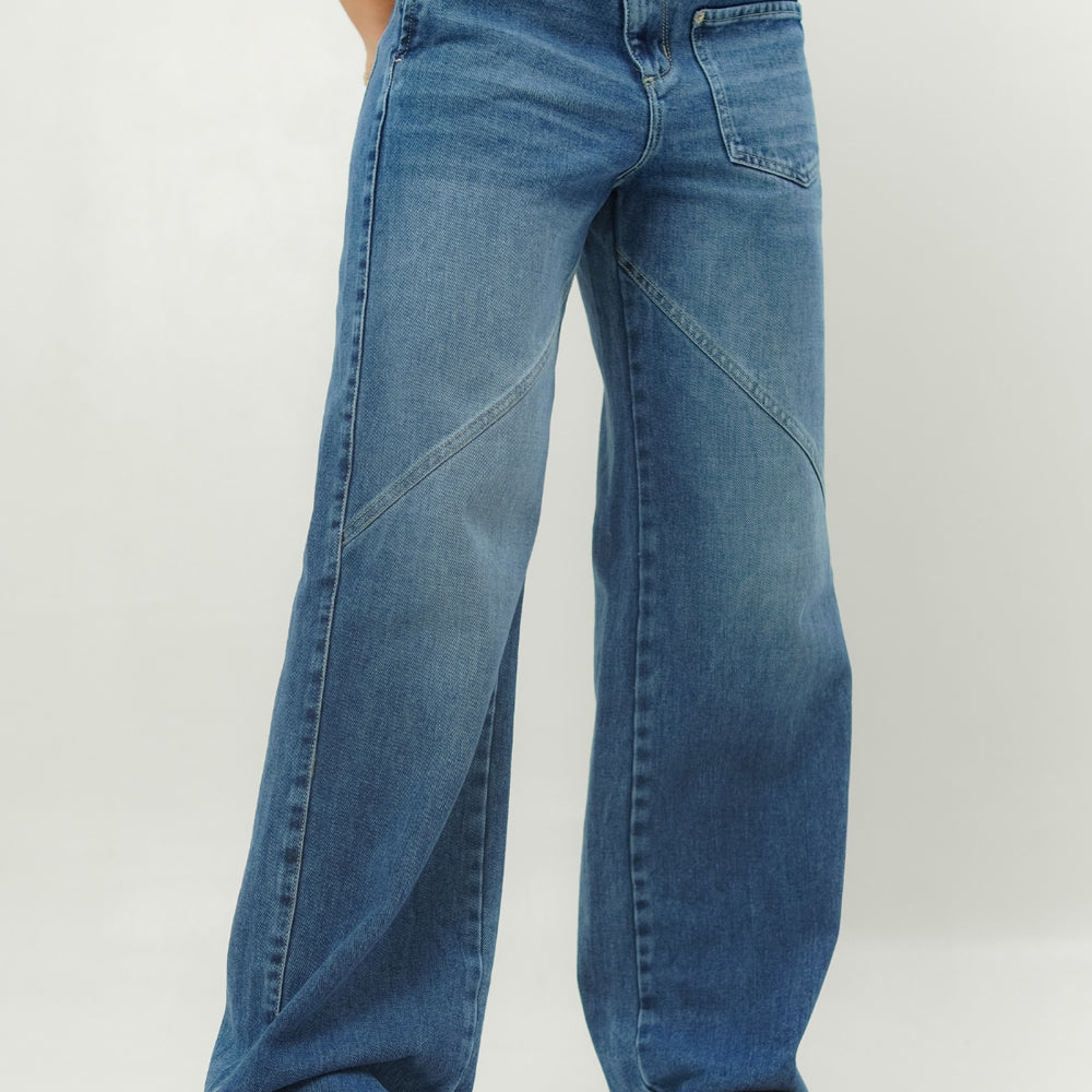 
                      
                        Women's Low Rise Barrel Alien Jeans
                      
                    
