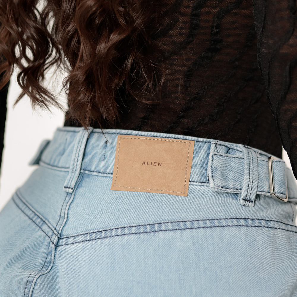 
                      
                        light blue Women's Low Waist Barrel Alien Jeans
                      
                    