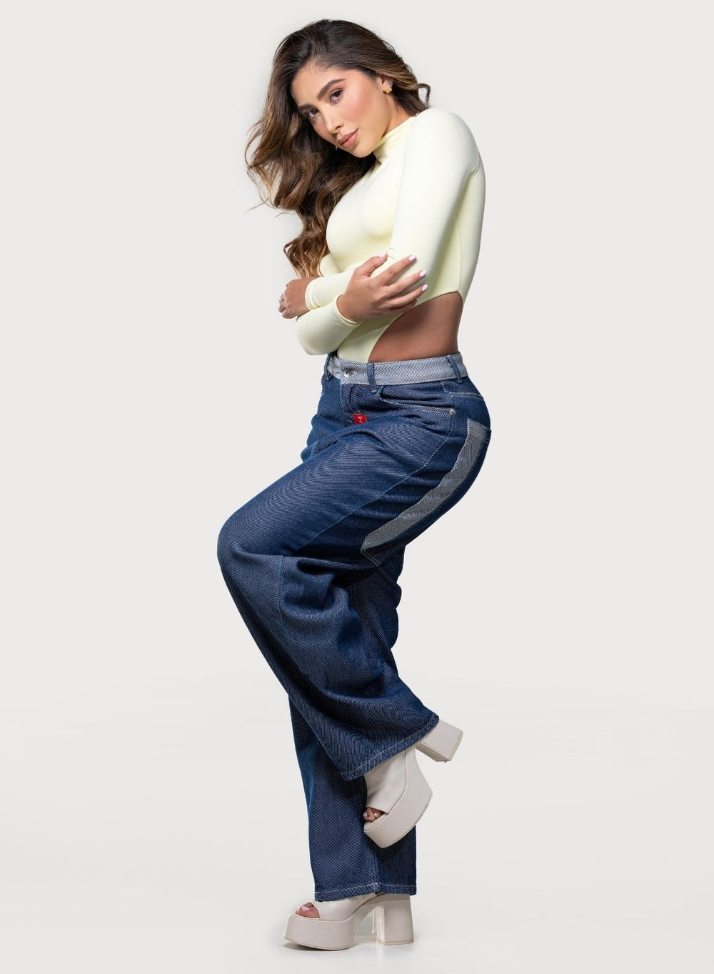BLUE - Women's Low Waist Barrel Jeans alien jeans colombia
