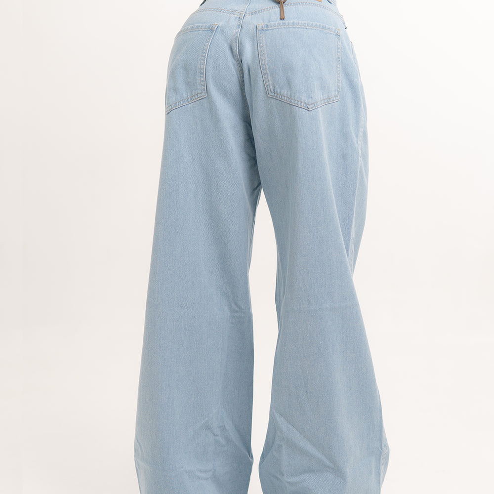 
                      
                        BAGGY WDE LEG JEANS
                      
                    