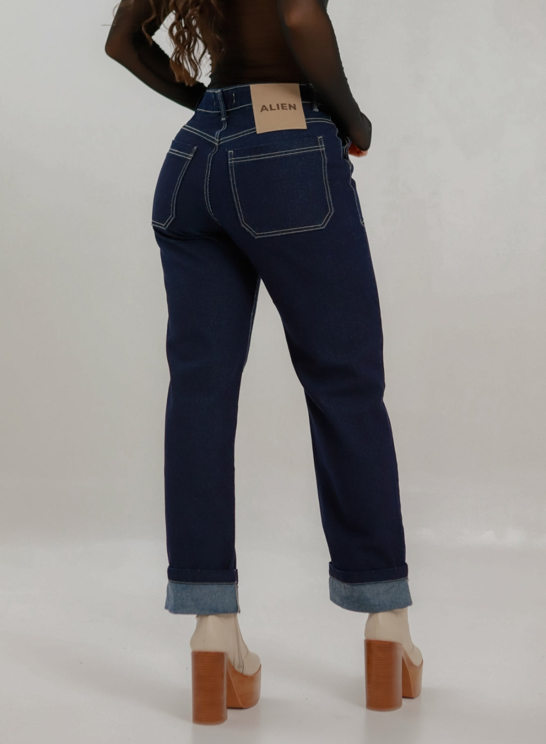Women's High Rise Straight Jeans