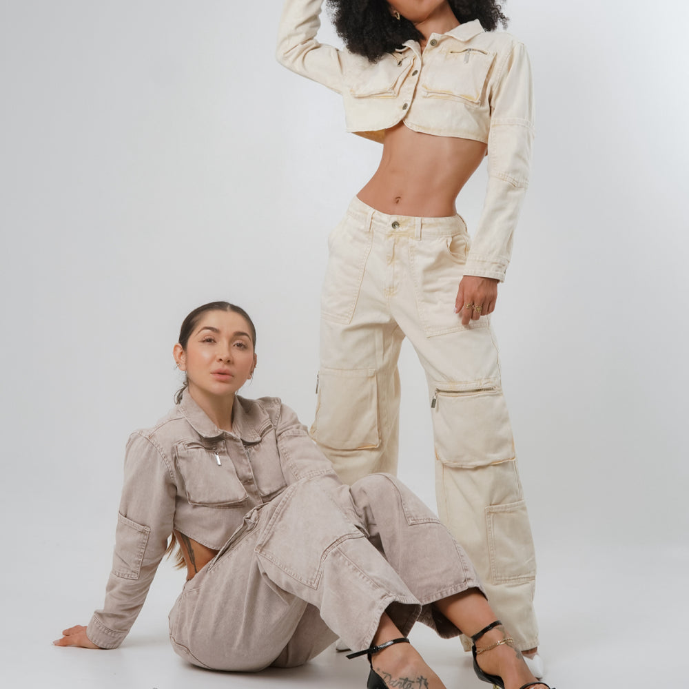 
                      
                        Women's Low Rise Cargo Alien Jeans
                      
                    