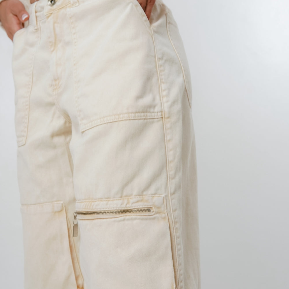 
                      
                        Women's Low Rise Cargo Alien Jeans
                      
                    
