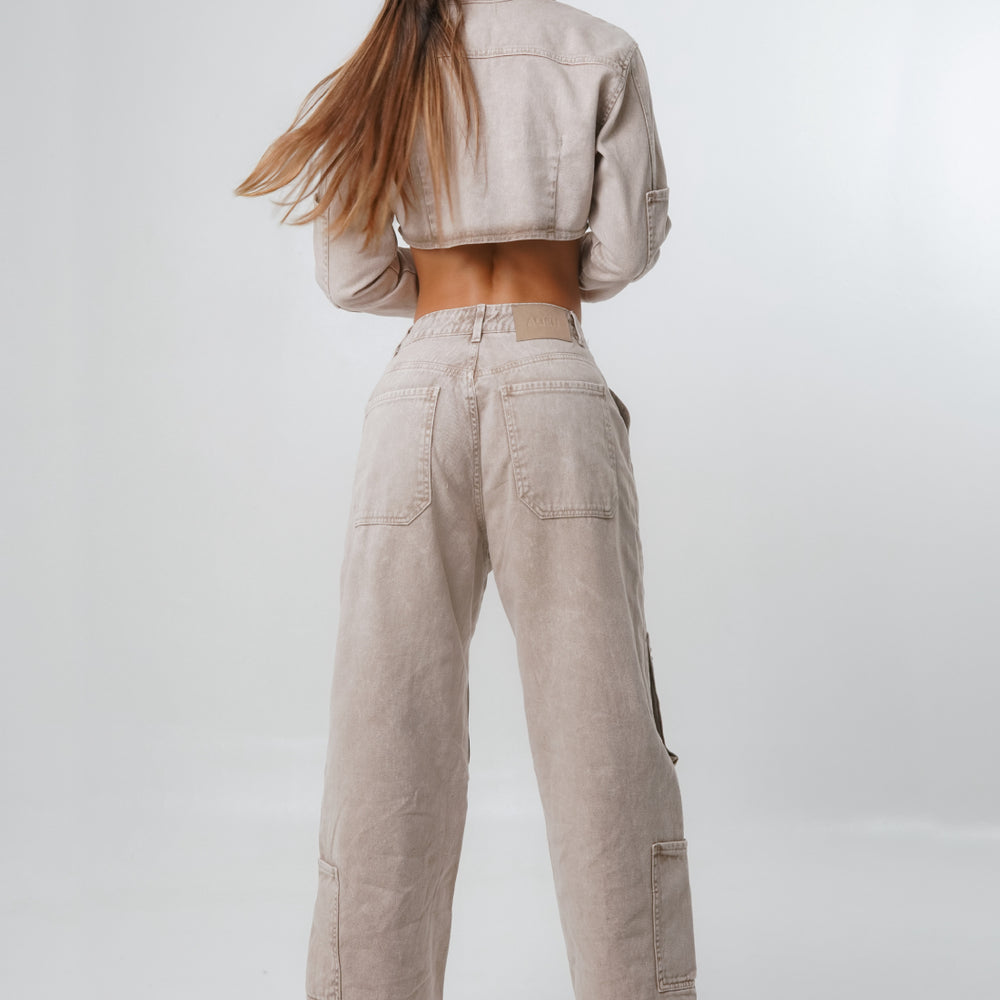 
                      
                        Women's Low Rise Cargo Alien Jeans
                      
                    