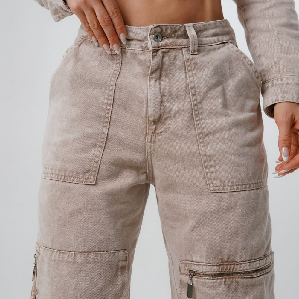 
                      
                        Women's Low Rise Cargo Alien Jeans
                      
                    