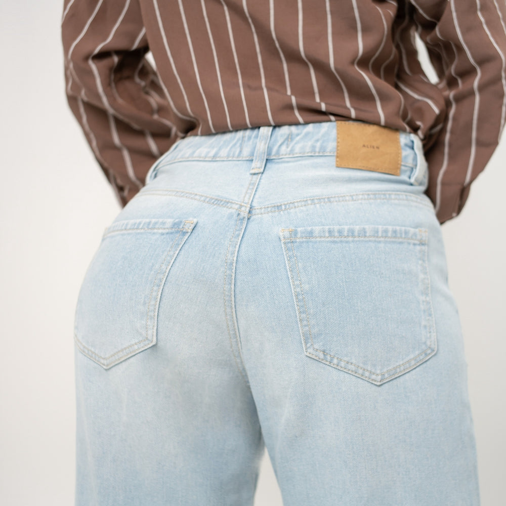
                      
                         Women's Mid Rise Straight Jeans  LIGHT BUE ALIEN JEANS
                      
                    